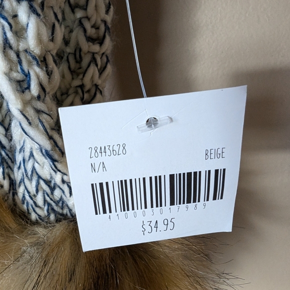 NWT Pom Pom Wrap Scarf - Picture 2 of 4